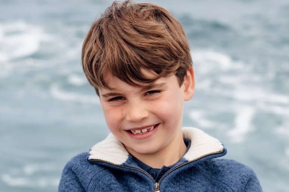 «Сегодня тебе восемь»: Кейт Миддлтон опубликовала новый портрет сына Луи в день его рождения