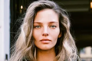 «Я столкнулась с жесткой реальностью»: Алеся Кафельникова об изнанке мира моды, показанном в фильме «Дьявол носит Prada»