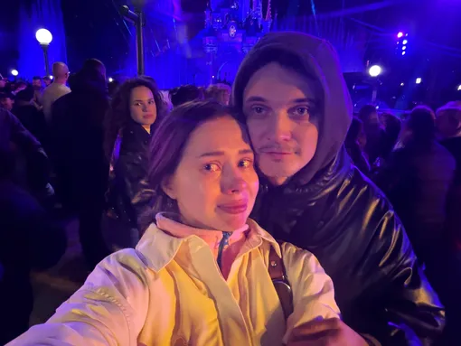 Олеся Иванченко и Максим Заяц в Диснейленде