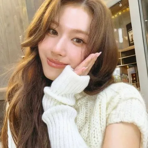 Сана рассказала, как JYP Entertainment забрали у нее документы Сана рассказала, как JYP Entertainment забрали у нее документы