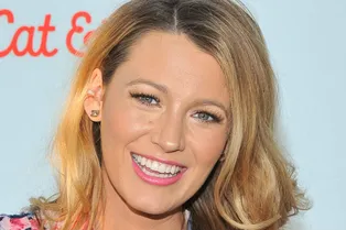 Беременная Блейк Лайвли призывает женщин не стесняться своей фигуры после родов