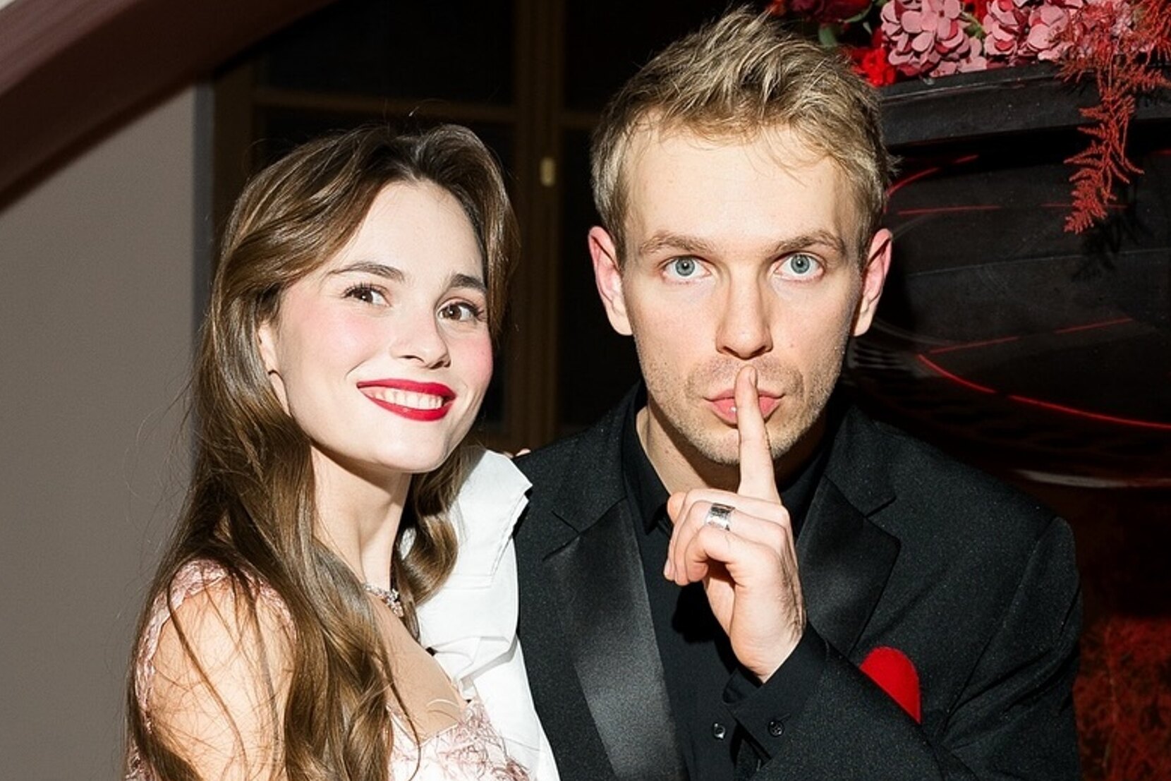 «Взял меня за руку и повел за собой!»: Ангелина Стречина отметила романтическую годовщину с мужем