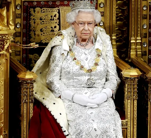 Королева будет надевать натуральный мех в исключительных случаях Королева будет надевать натуральный мех в исключительных случаях