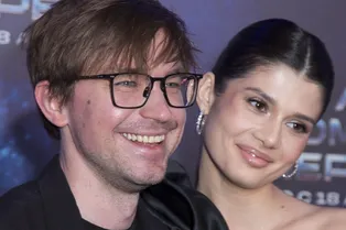 «Иногда хочется от всего отвлечься»: Александр Петров признался, как изменилась его жизнь в браке с Викторией Антоновой