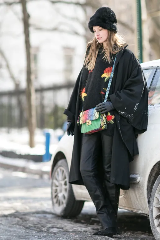 модные кожаные брюки