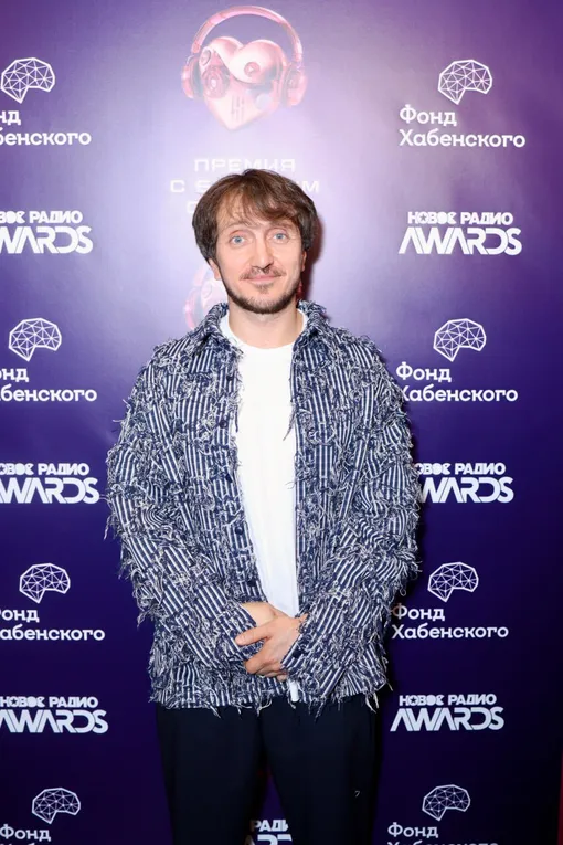 Денис Дорохов подтвердил беременность супруги Гарика Харламова на премии «Новое Радио AWARDS»