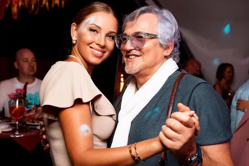 Полина Диброва неожиданно появилась в ночном прямом эфире мужа об изменах и разводах