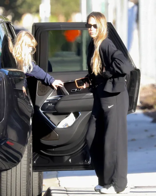 Анну Курникову запечатлели папарацци