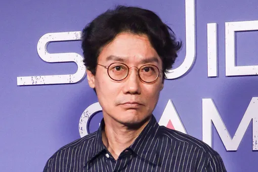 Режиссер дорамы «Игра в кальмара» раскрыл значение фигур на масках солдат в розовом Режиссер дорамы «Игра в кальмара» раскрыл значение фигур на масках солдат в розовом