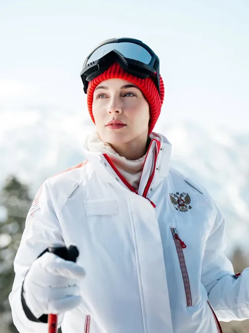 Анна Снаткина играет Оксану Домнину в спортивной драме о Романе Костомарове