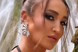 «Мне не стыдно, это моя первая запрещенка за месяц»: Ольга Бузова показала, как побаловала себя на съемках реалити-шоу