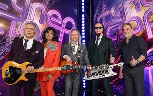 Юрий Рыманов (в центре) в составе группы «Лейся, песня» в 2024 году стал финалистом шоу «ВИА Суперстар!»