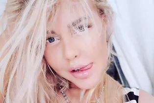 Маша Малиновская в откровенном красном платье без бюстгальтера порадовала мужчин