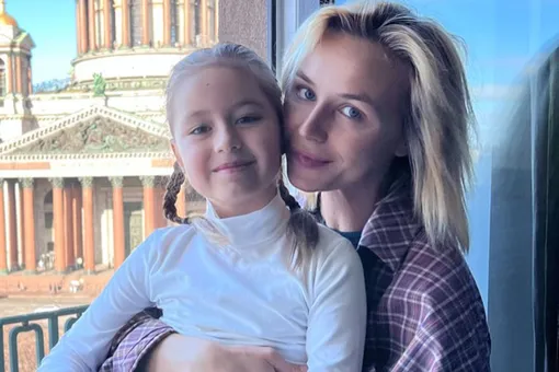 Полина Гагарина показала забавное видео с 8-летней дочерью Мией от бывшего мужа Полина Гагарина показала забавное видео с 8-летней дочерью Мией от бывшего мужа