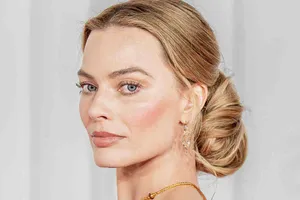 «Лицо было мягче и округлее»: Марго Робби поправила внешность перед премьерой фильма «Грозовой перевал»