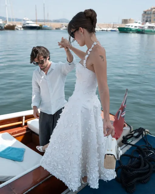 Молодожены на винтажной лодке Riva Молодожены на винтажной лодке Riva