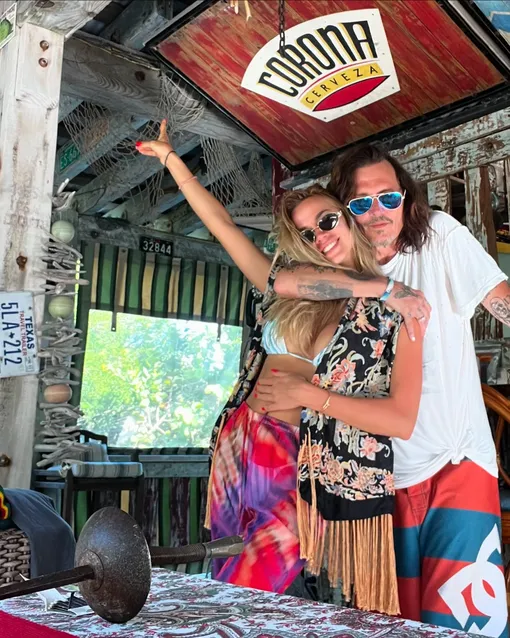 Бывшая возлюбленная Джонни Деппа планировала бизнес в России