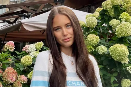 Аврора Киба снялась в откровенном бикини на бразильском карнавале Аврора Киба снялась в откровенном бикини на бразильском карнавале