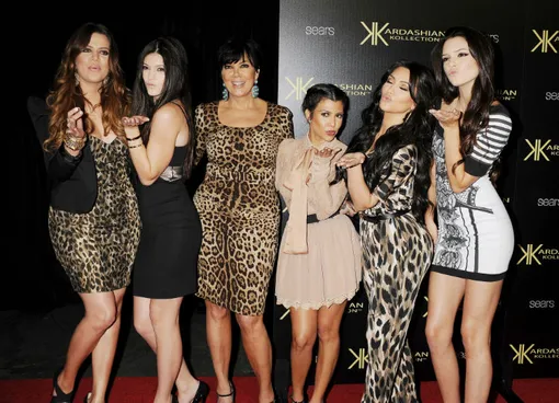 Хлои Кардашьян, Кайли Дженнер, Кортни, Ким Кардашьян, Кендалл и Крис Дженнер