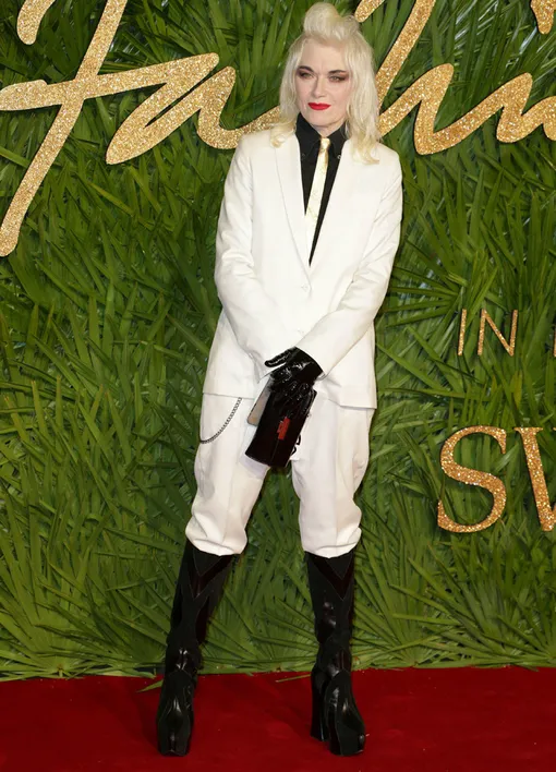 Наряды Пэм Хогг носили звезды и члены королевской семьи