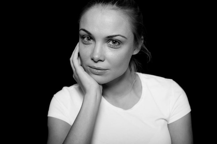 Тар белдегі үлкен жопаның фотосы Барлық тесіктерде жетілген әйел