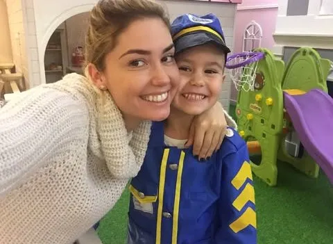 Агата Муцениеце с маленьким сыном