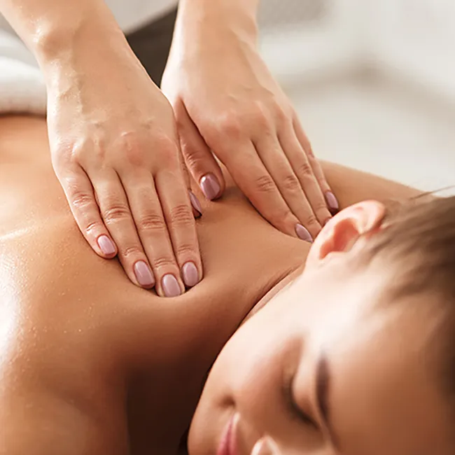 Не принимает дома и не делает больно: 15 признаков хорошего массажиста