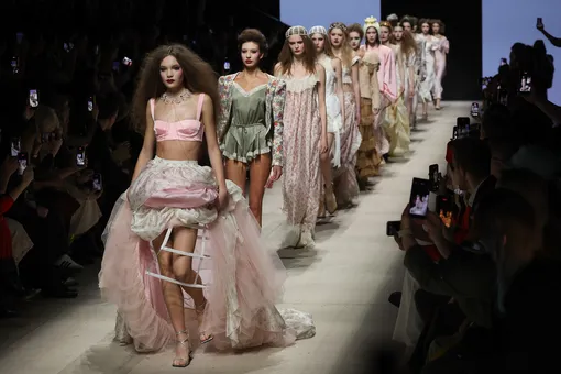 5 показов Московской недели моды-2026, которые тебя вдохновят 5 показов Московской недели моды-2026, которые тебя вдохновят