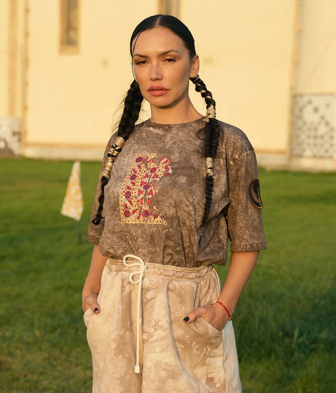 Жалаңаш балапан порнода билейді.