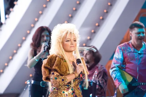 Первую популярность солистка ансамбля «Золотое кольцо» Надежда Кадышева завоевала за рубежом Надежда Кадышева биография