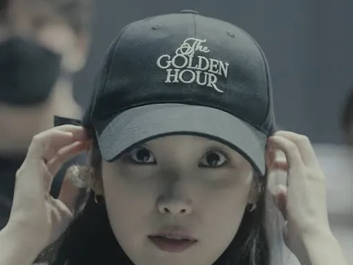 IU в той же кепке Golden Hour