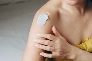 С жиру бесится: как понять, что твоя жирная кожа нуждается в увлажнении прямо сейчас