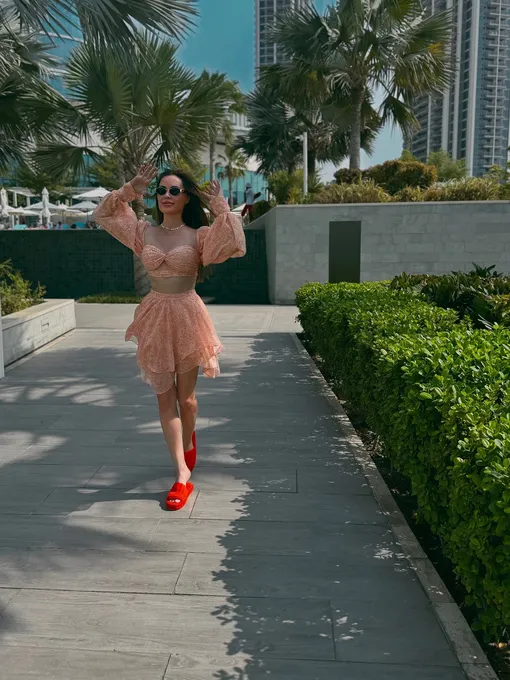 Юлия Михалкова примерила летний образ