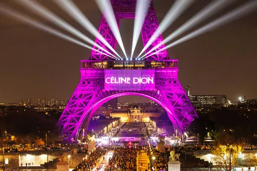 Даже на Эйфелевой башне появилась реклама прощального тура Селин Дион