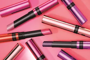 Тест-драйв: новые помады «Сияние цвета» от Avon