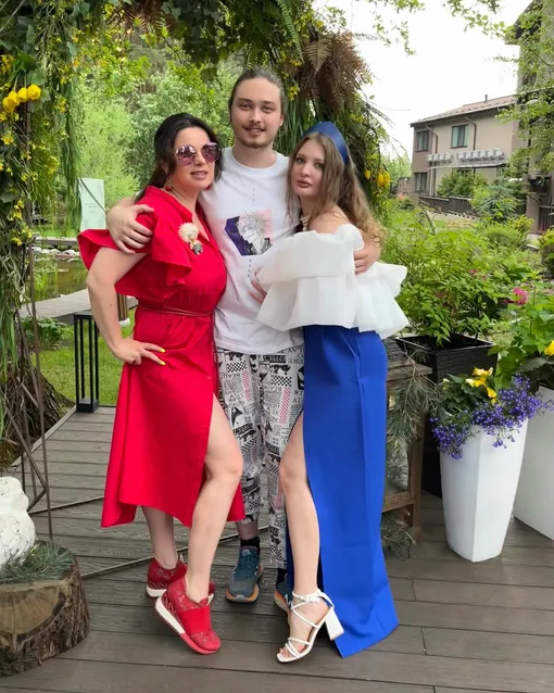 Наташа Королёва с сыном и невесткой
