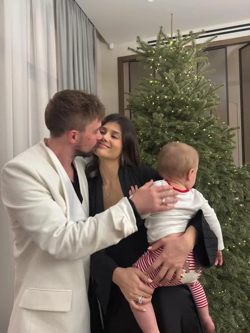 Александр Петров с женой и сыном