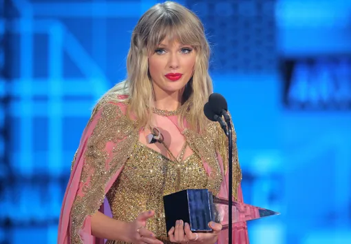 Артистка эмоционально отреагировала на получение главной награды премии