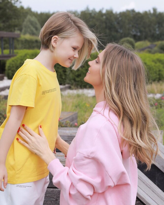 «Чудесные красавицы!»: Наталья Ионова с 9-летней дочерью умилили ...