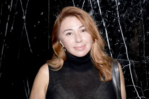 После развода Апина выглядит вполне довольной жизнью После развода Апина выглядит вполне довольной жизнью