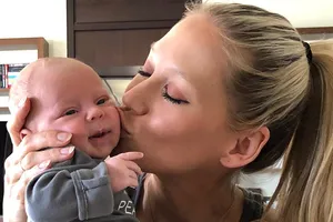 «Я родила Ромео»: Анна Курникова раскрыла пол и имя четвертого ребенка, опубликовав его фото с сестрами и братом