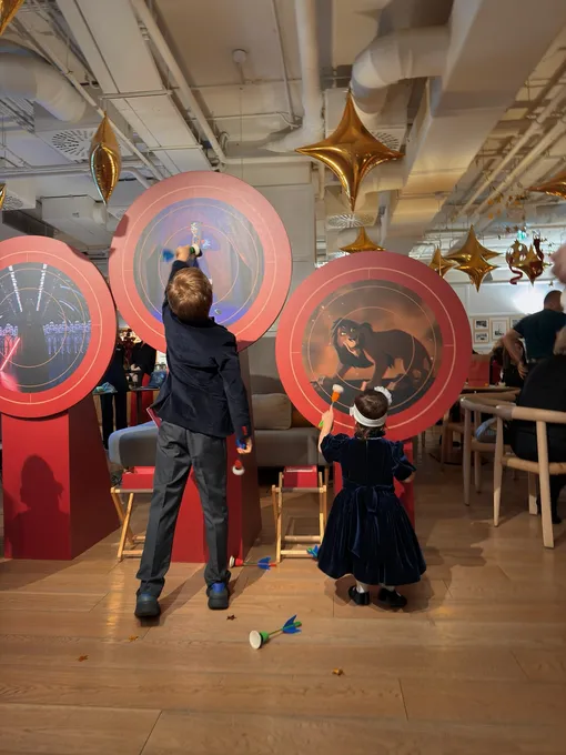 Ваган сопровождал Матильду на празднике