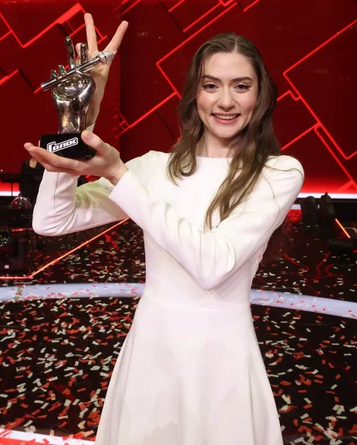 Эльмира Караханова выиграла 14-й сезон шоу «Голос»