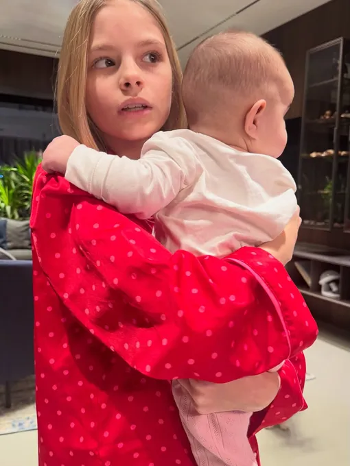 Алиса Юнусова с сестрой Эммой Алиса Юнусова с сестрой Эммой