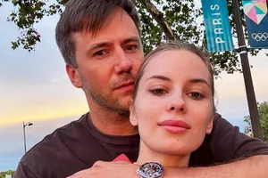 «Вы меня уже взломали»: Иван Жидков и его возлюбленная сняли видео во время разговора с телефонной мошенницей