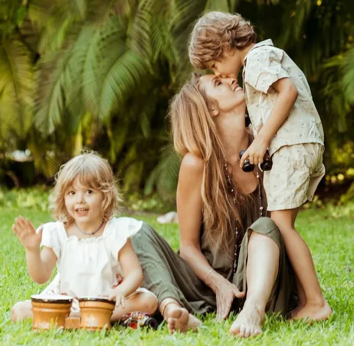 София Каштанова с дочерью Даниэль и сыном Джорджем