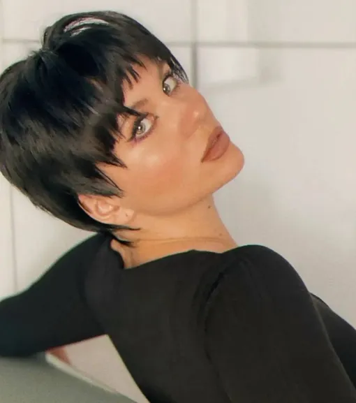 Анна Шульгина раньше была брюнеткой Анна Шульгина раньше была брюнеткой