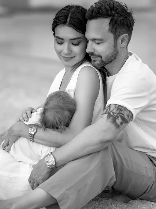 Лейсан Галимова и Алексей Чадов с дочерью Айей