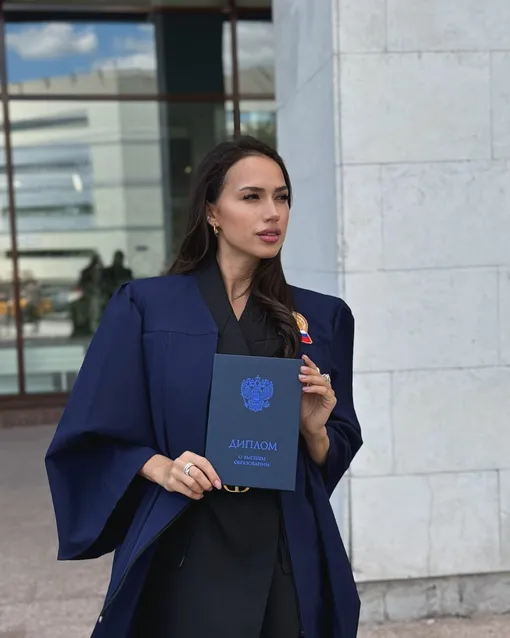 Алина Загитова окончила магистратуру в РАНХиГС