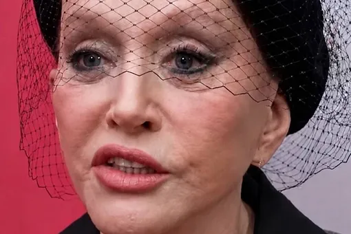 «Боялась умереть как Гурченко»: Алла Пугачева перенесла тяжелую операцию по замене тазобедренного сустава «Боялась умереть как Гурченко»: Алла Пугачева перенесла тяжелую операцию по замене тазобедренного сустава